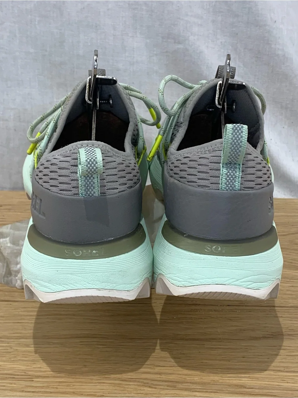 SOREL Kinetic Impact Lace Women’s Sz 7.5 Sneakers Dove Grey Sea Salt Mint Green